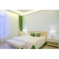 Seinaliist magamistoa voodipeatsi seinas